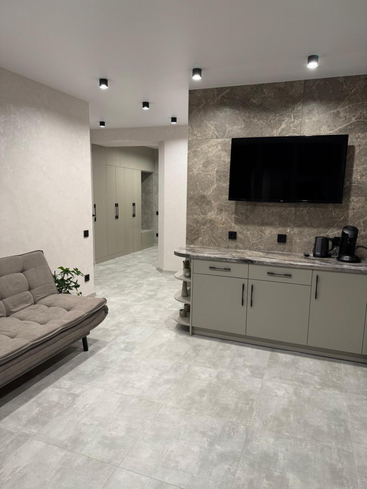 зарічанська вулиця Netflix Apartment *
